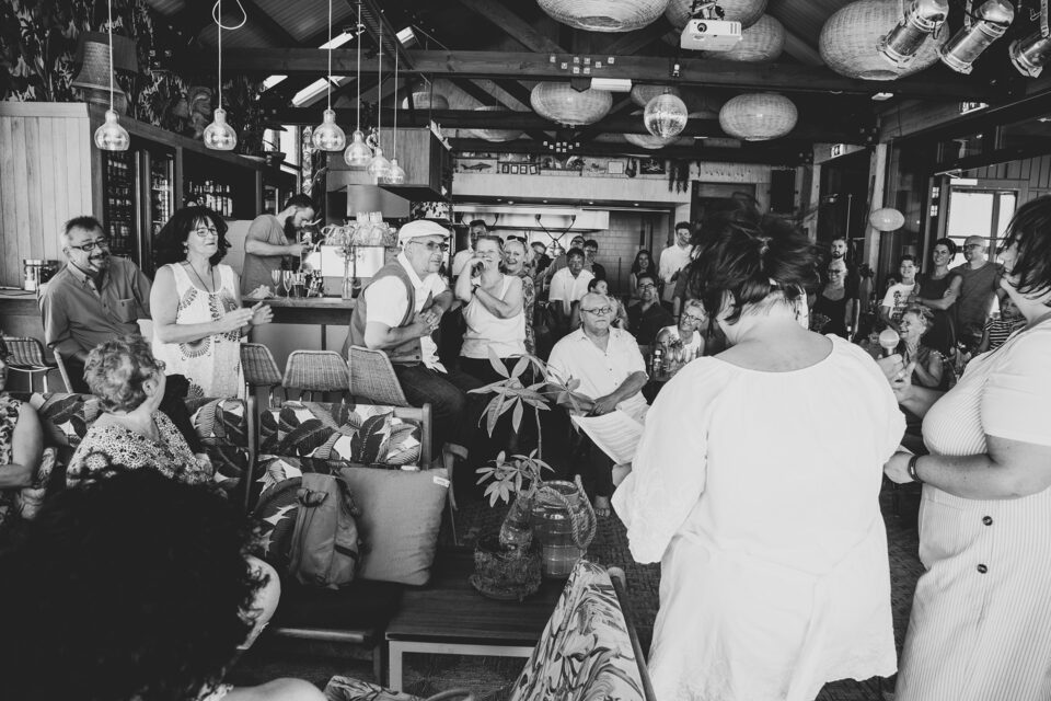 Alternative Regenbogen LGBTQ Hochzeit Strand Holland Inspiration