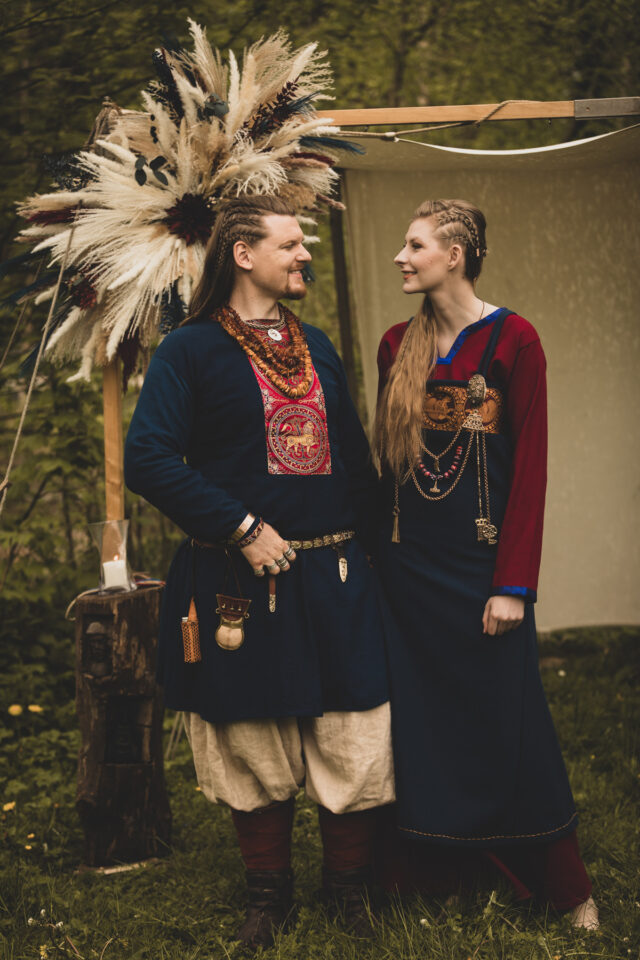 Alternative Authentische Wikinger Hochzeit Hochzeitsgewandung Hochzeitsfrisur NRW Inspiration
