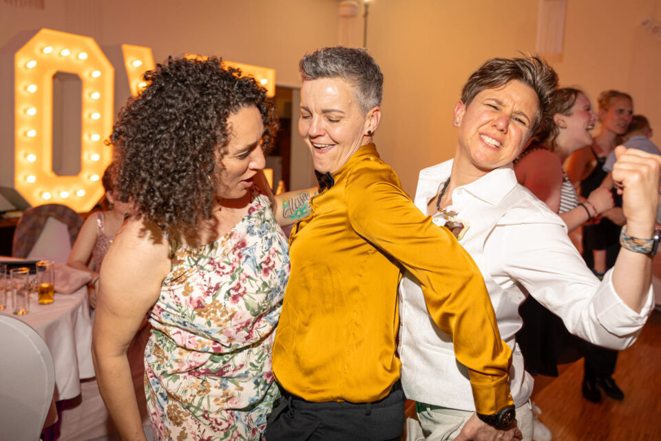 Alternative Hochzeit Rainbow LGBTQ Wedding Inspiration Party NRW