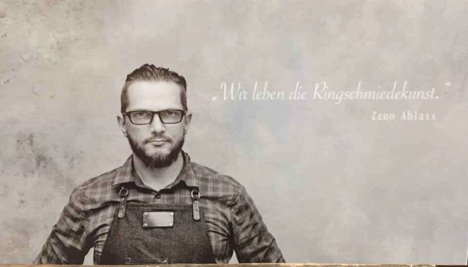 Portrait von Goldschmied Zeno – Experte für individuelle Trauringe aus Meisterhand.