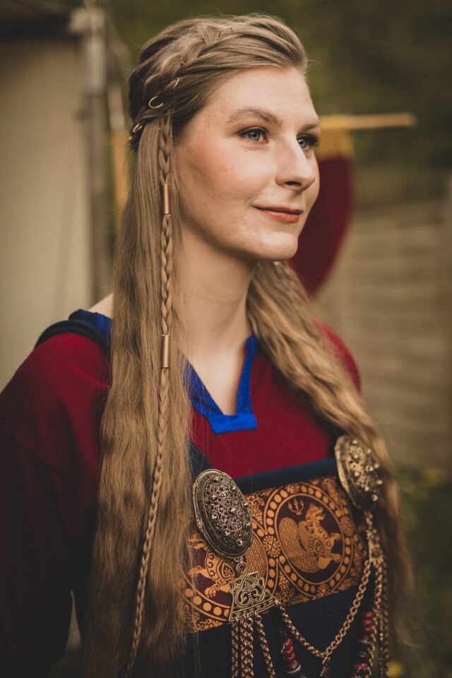 Brautfstyling für eine authentische Wikingerhochzeit - naturverbunden heiraten